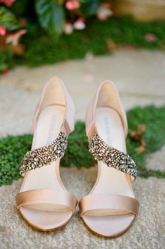 zapatos de novia beige con pedreria